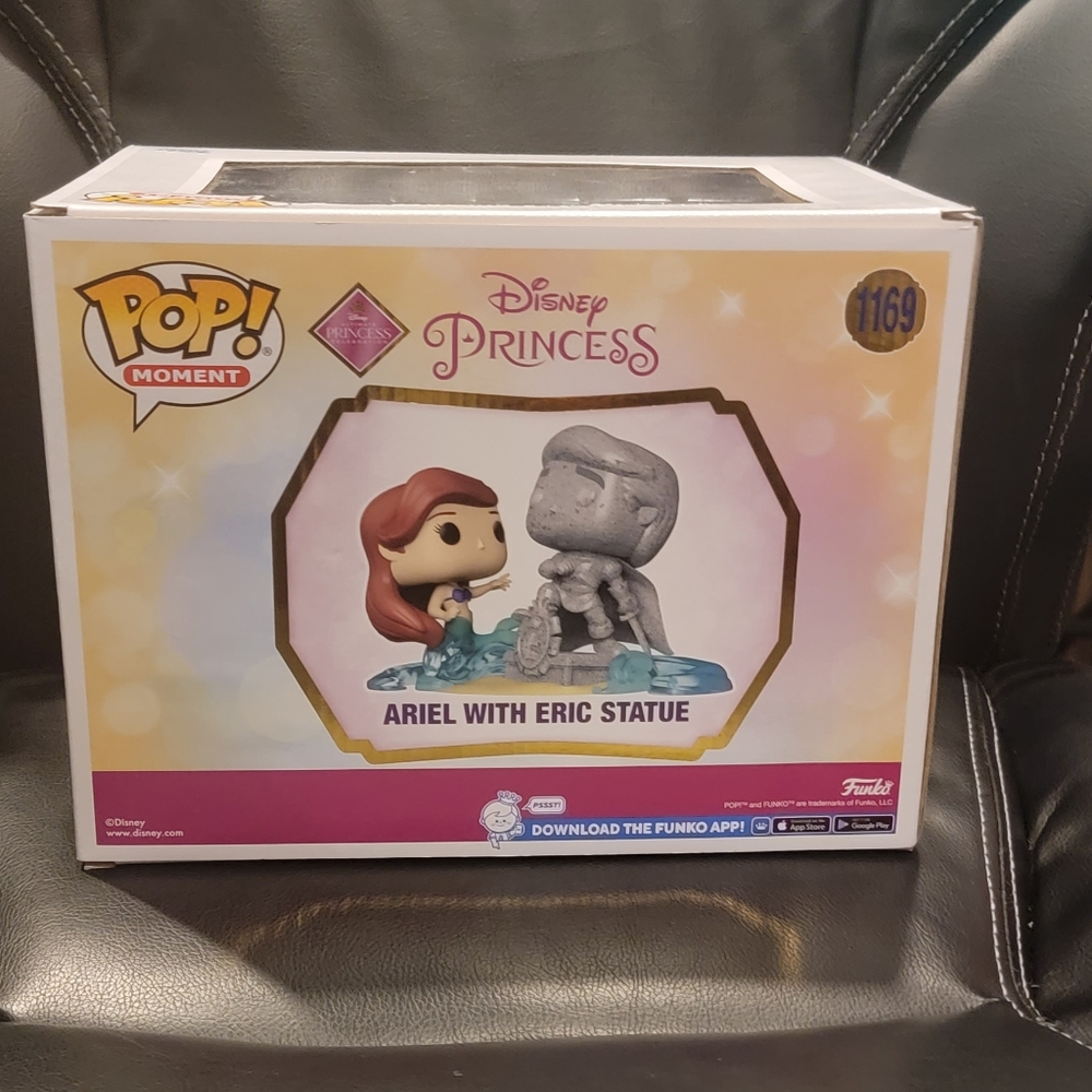 Funko Pop! Moment Disney Princess The Little Mermaid Ariel with Eric Statue Viny - Picture 5 of 5